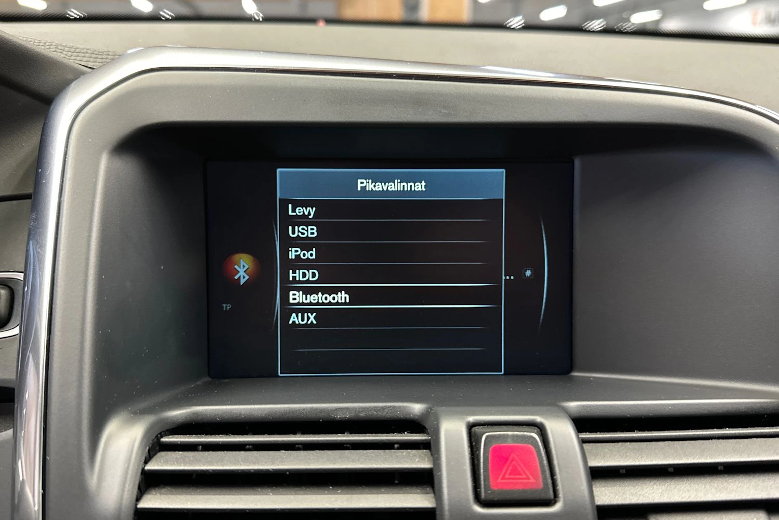 harmaa Volvo XC60 2016 kuva 18.