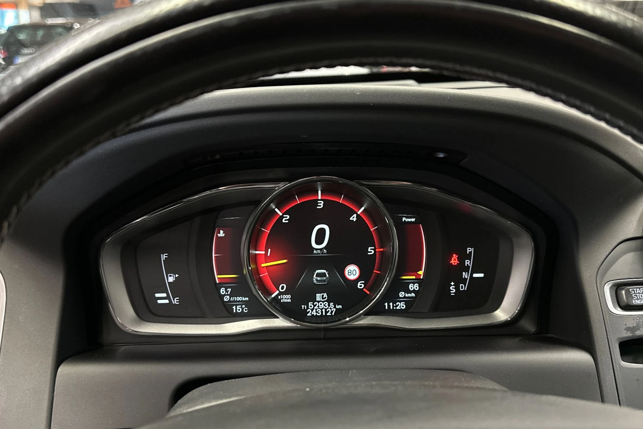 harmaa Volvo XC60 2016 kuva 23.