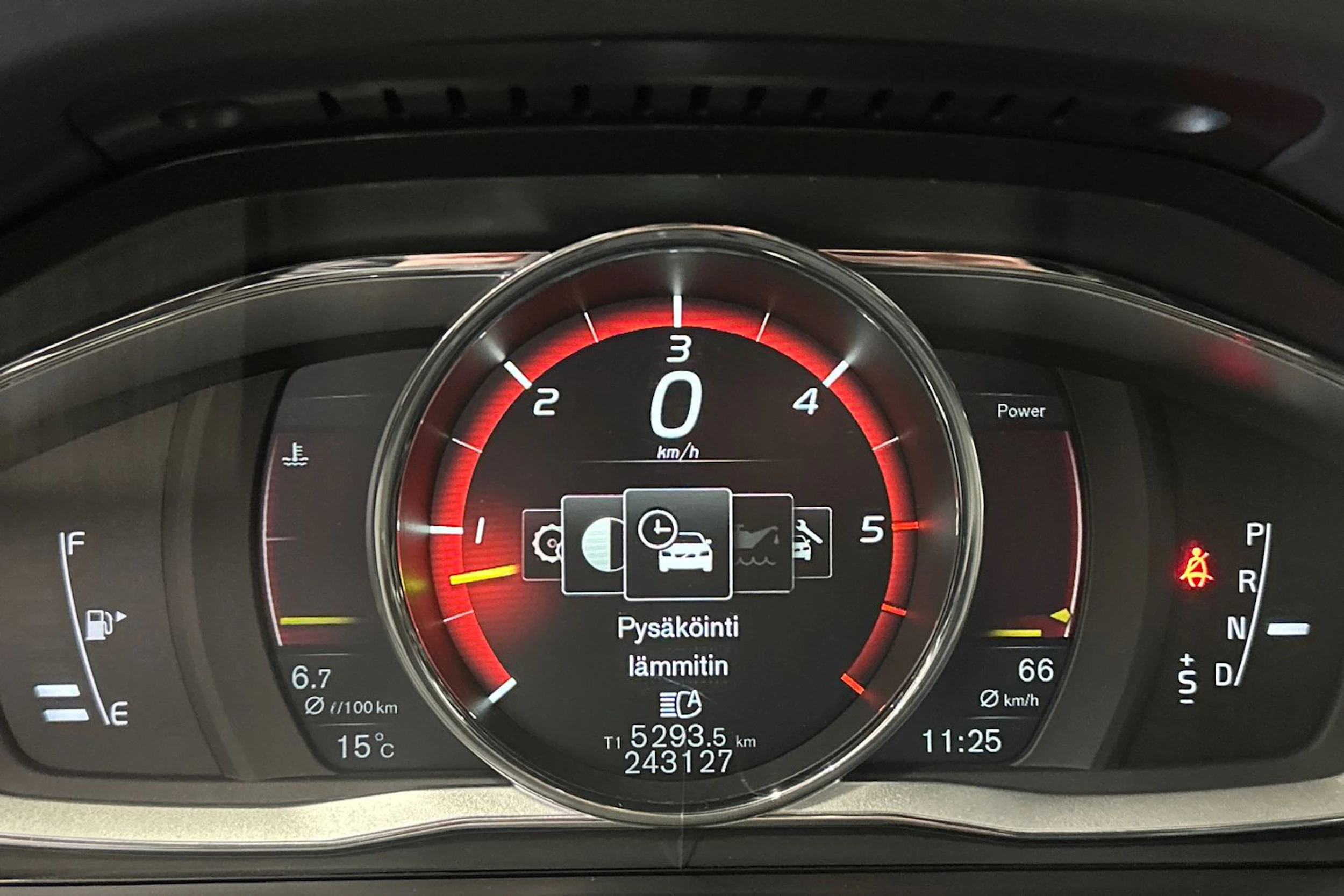 harmaa Volvo XC60 2016 kuva 24.