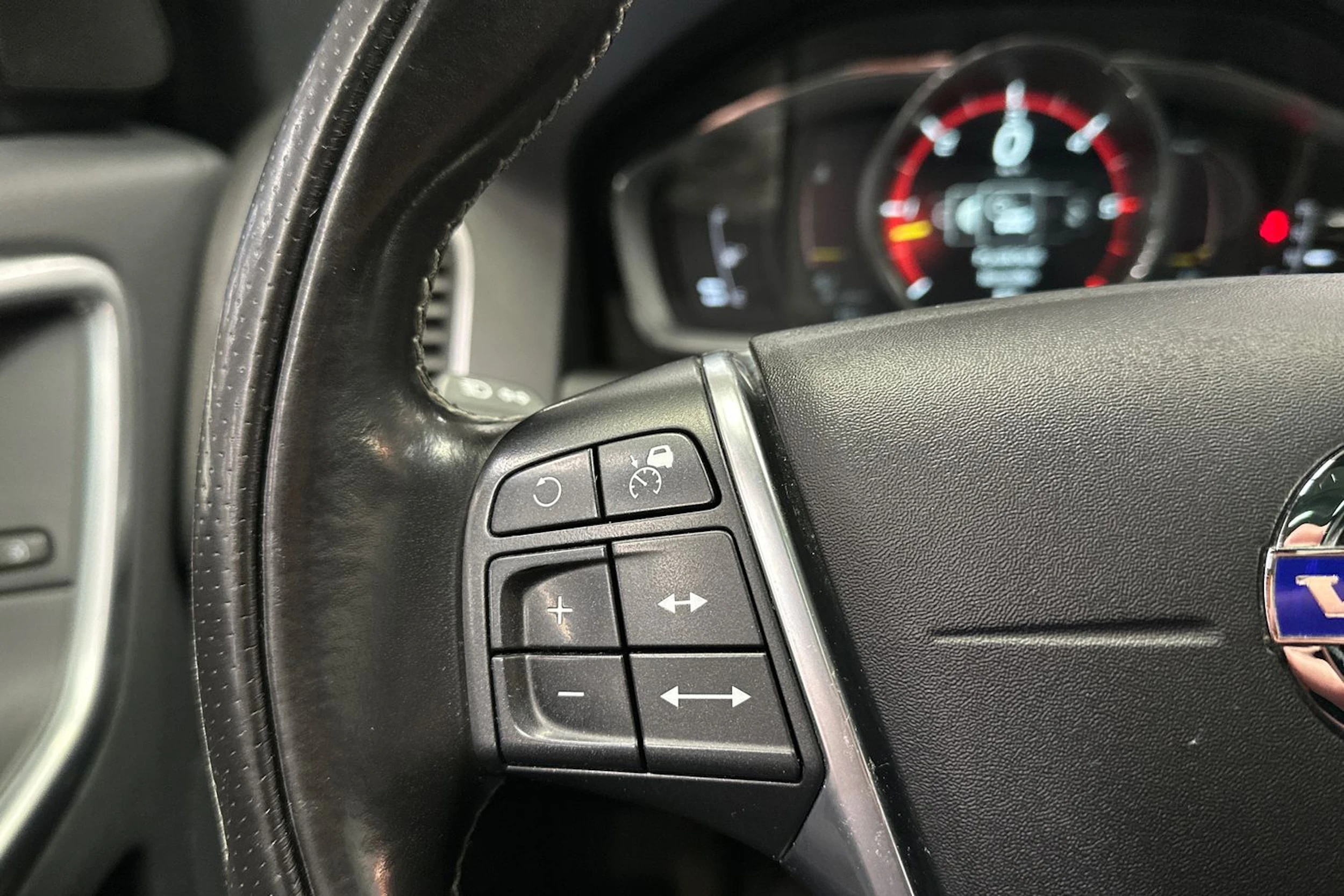 harmaa Volvo XC60 2016 kuva 25.