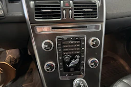 Harmaa Volvo XC60 2016 kuva 5.