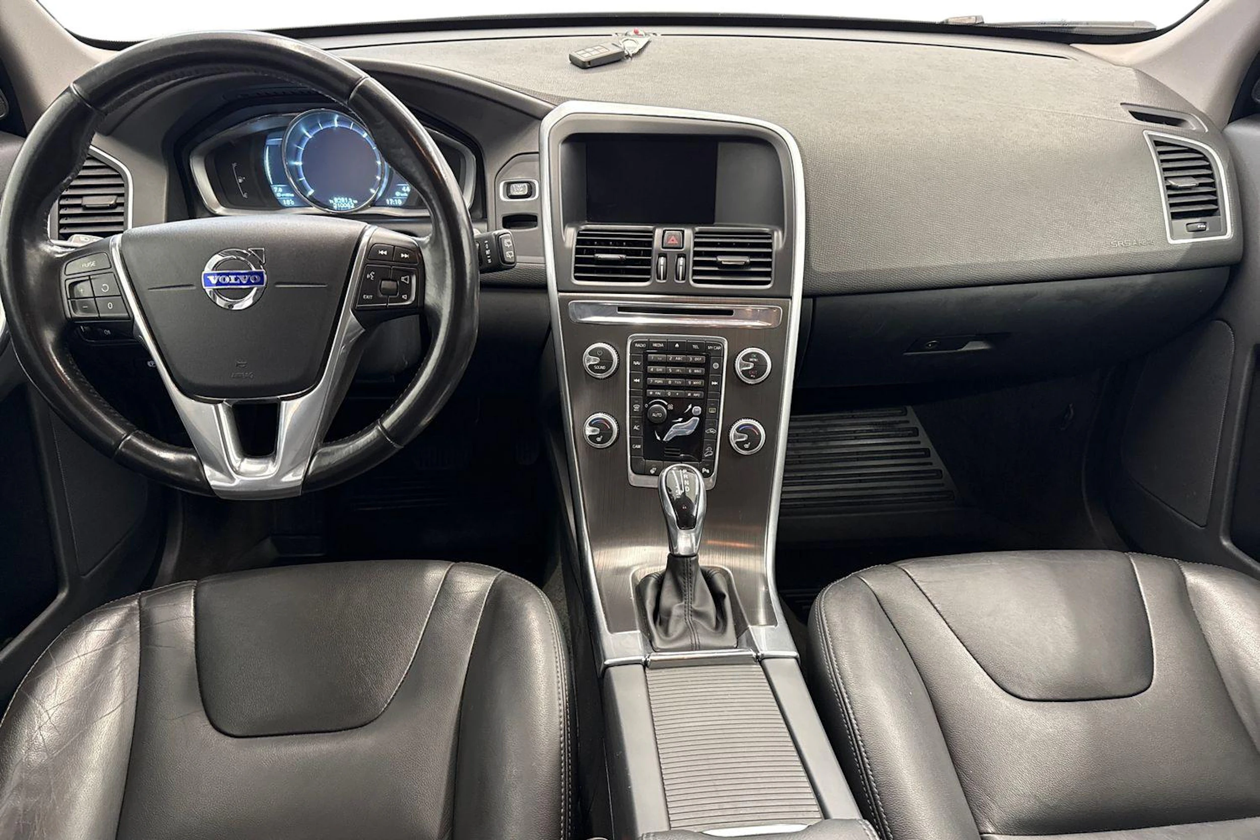 Harmaa Volvo XC60 2016 kuva 9.