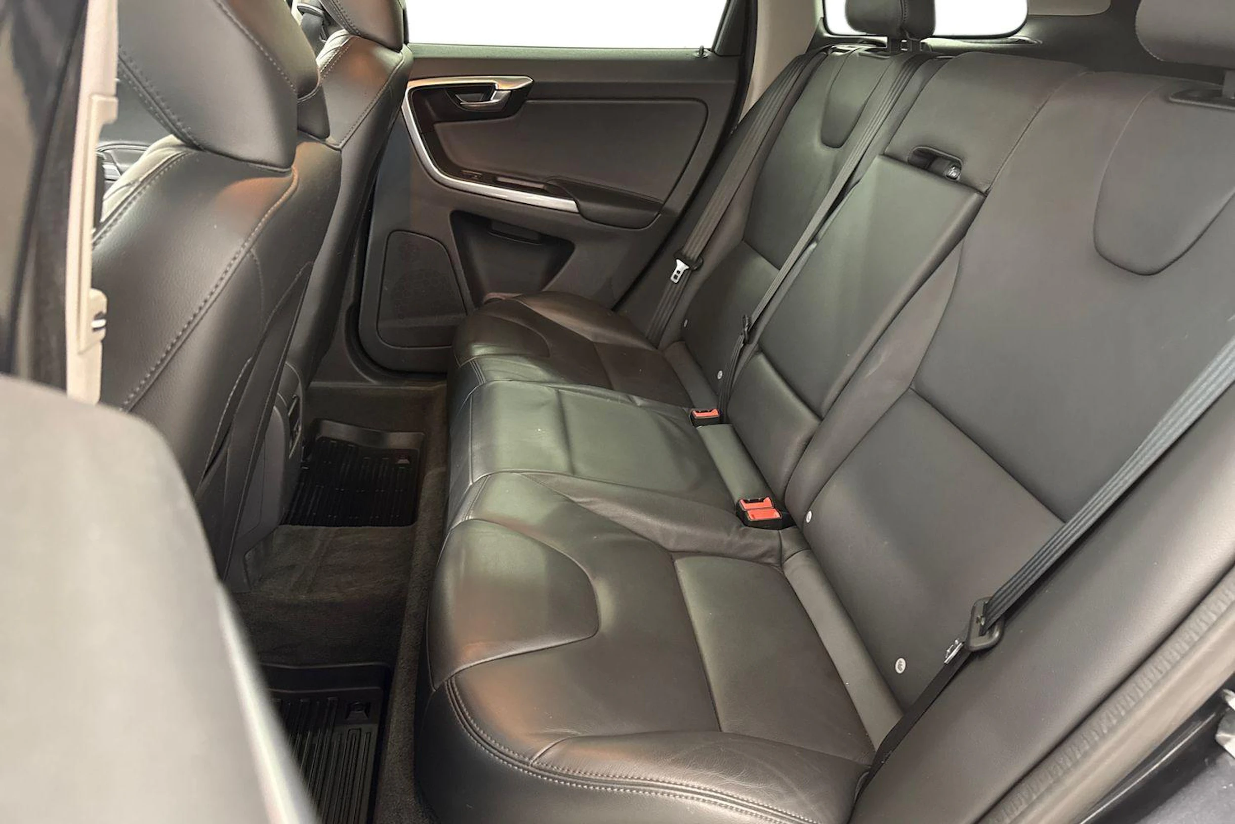 Harmaa Volvo XC60 2016 kuva 11.