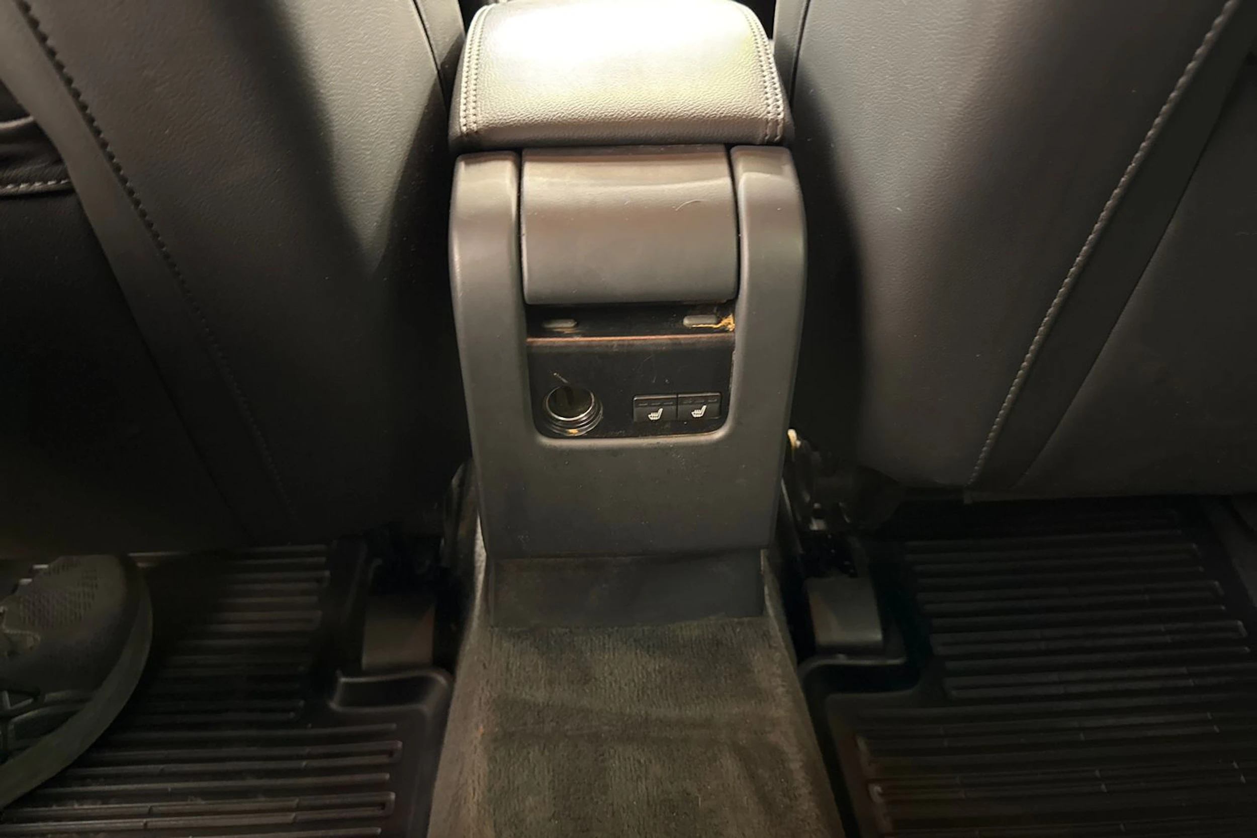 Harmaa Volvo XC60 2016 kuva 16.