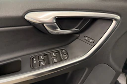 Harmaa Volvo XC60 2016 kuva 17.