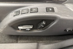 Harmaa Volvo XC60 2016 kuva 18.