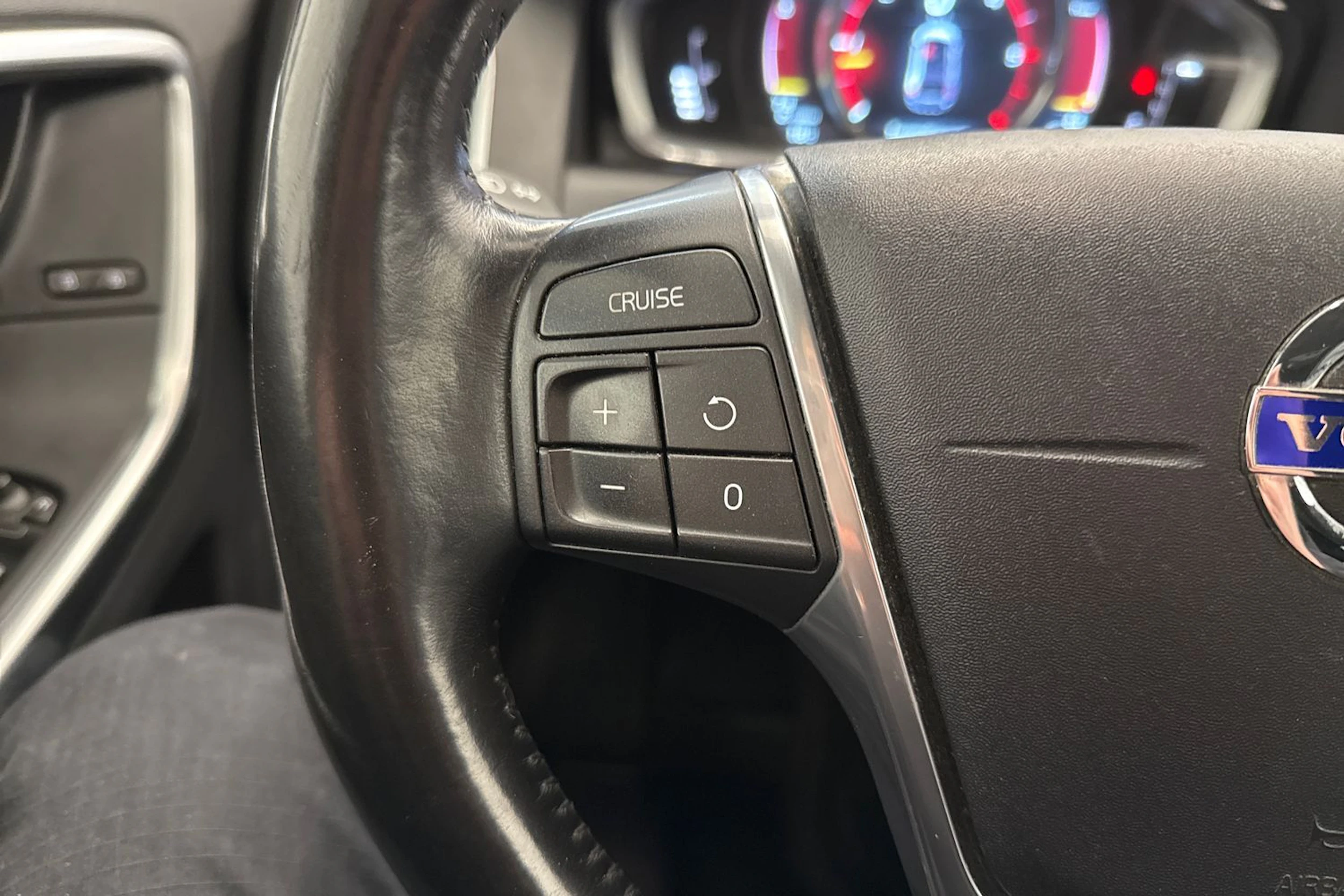 Harmaa Volvo XC60 2016 kuva 20.