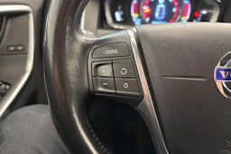 Harmaa Volvo XC60 2016 kuva 20.