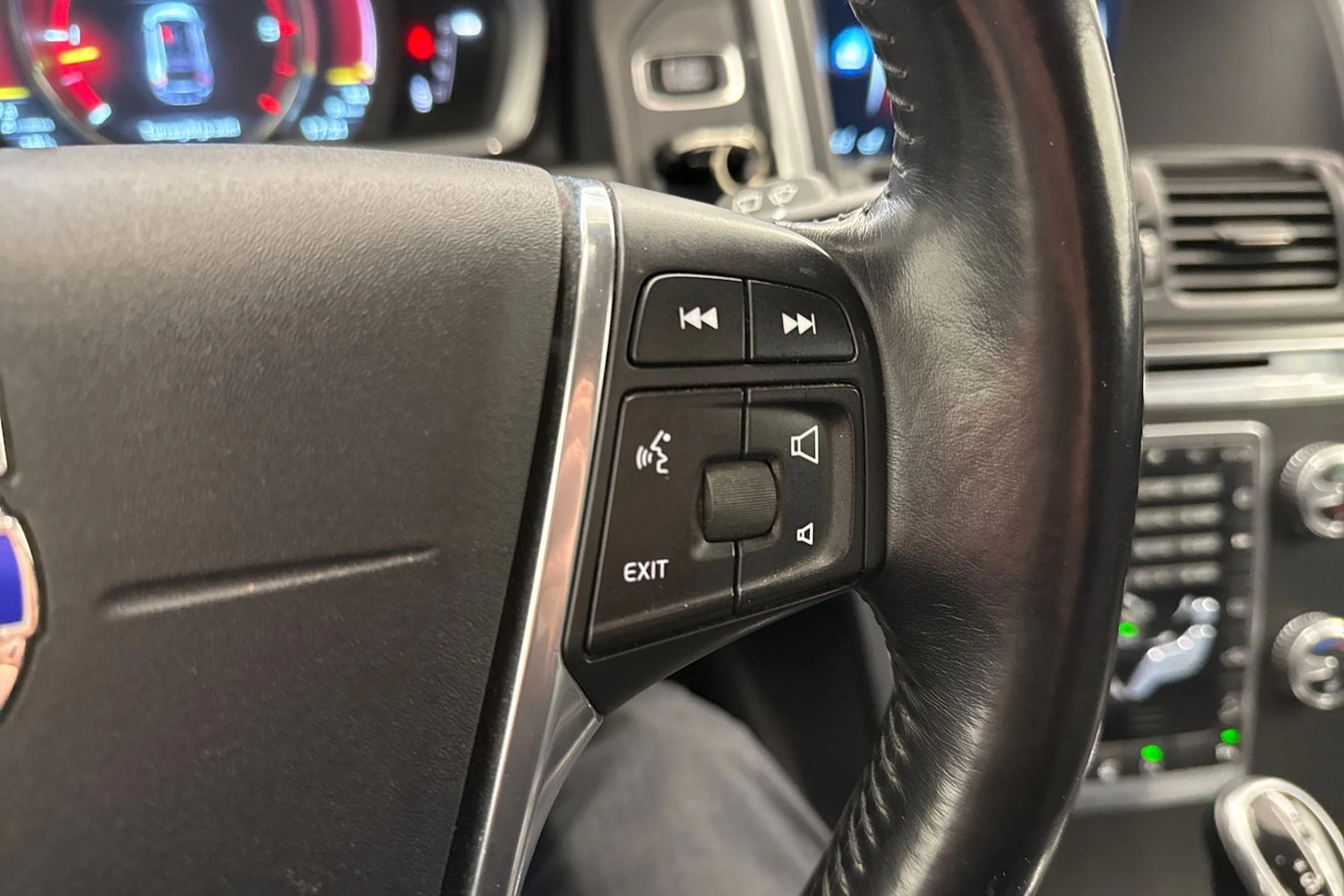 Harmaa Volvo XC60 2016 kuva 21.