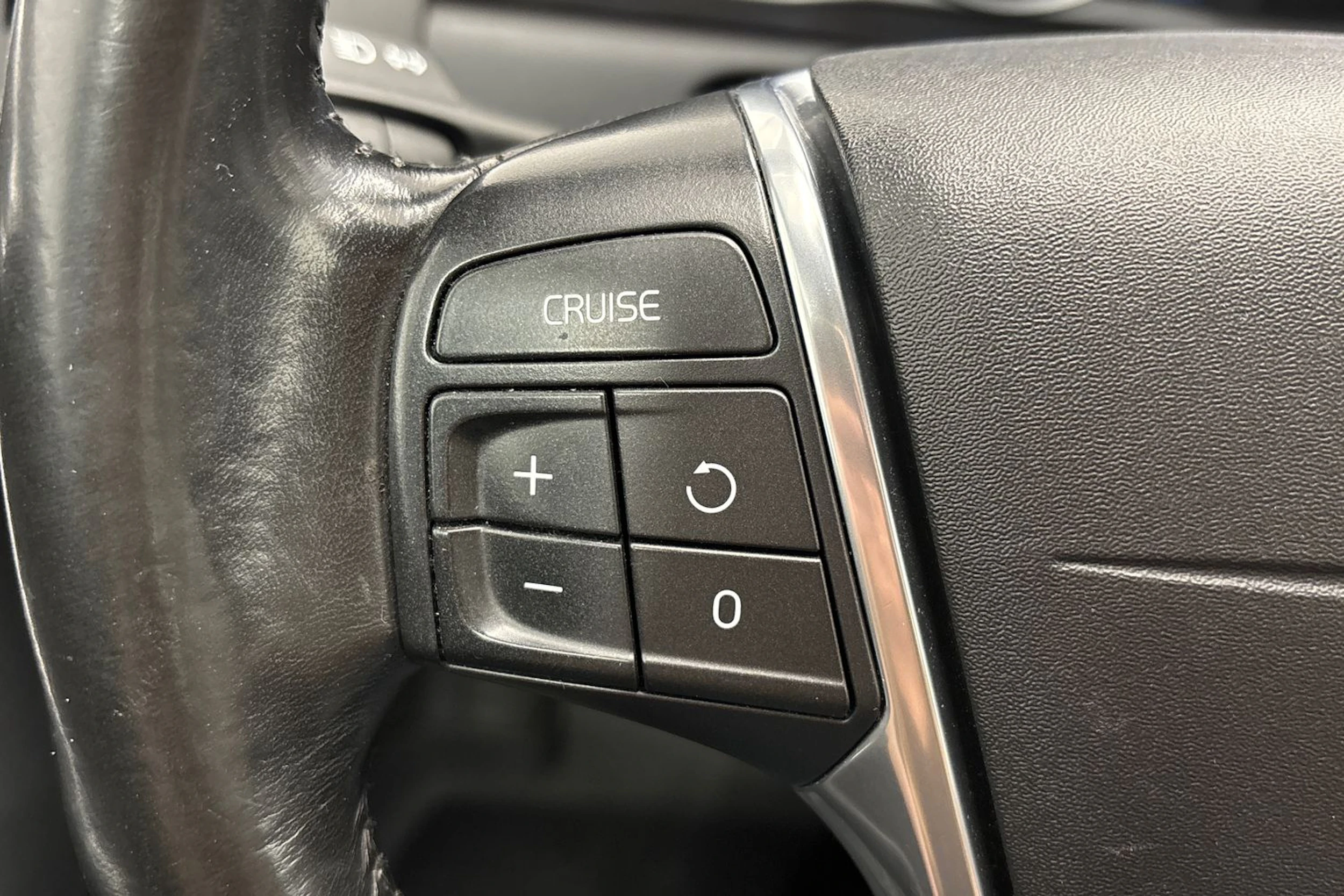 valkoinen Volvo XC60 2016 kuva 13.