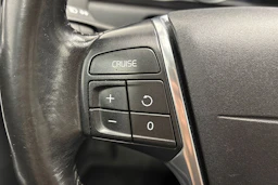 valkoinen Volvo XC60 2016 kuva 13.