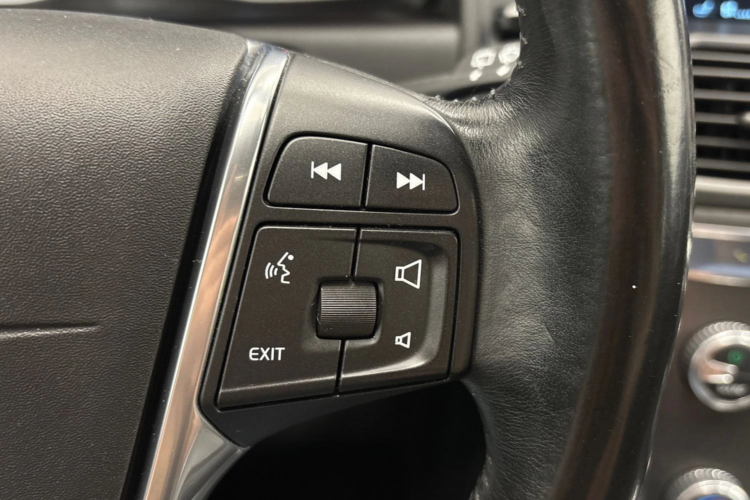 valkoinen Volvo XC60 2016 kuva 14.