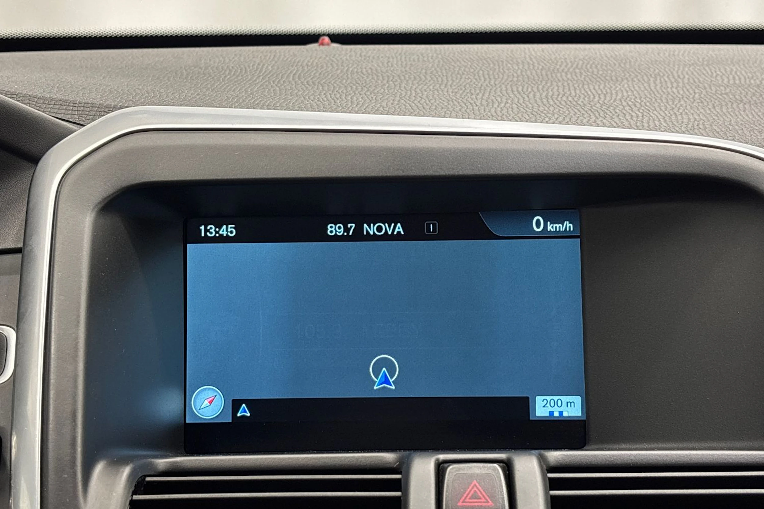 valkoinen Volvo XC60 2016 kuva 17.
