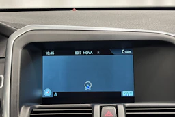valkoinen Volvo XC60 2016 kuva 17.