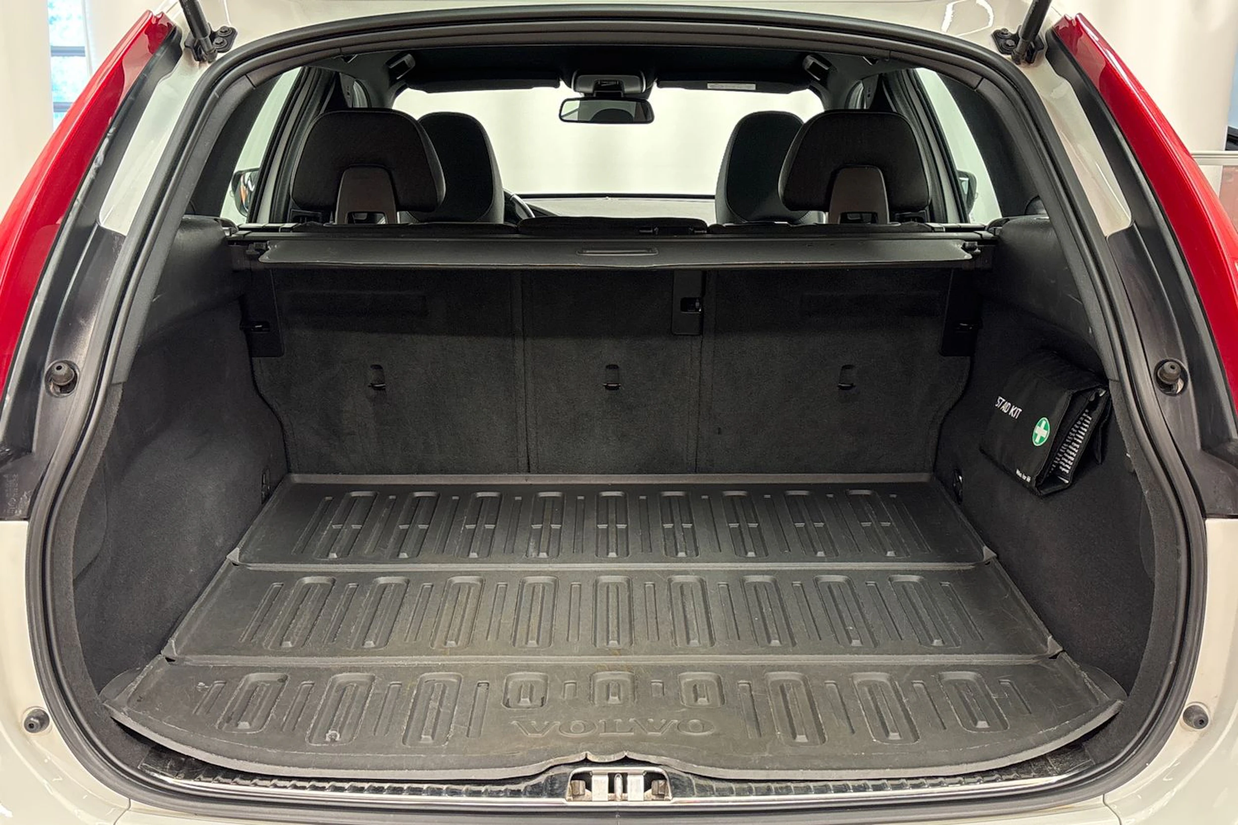 valkoinen Volvo XC60 2016 kuva 21.