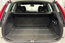 valkoinen Volvo XC60 2016 kuva 21.