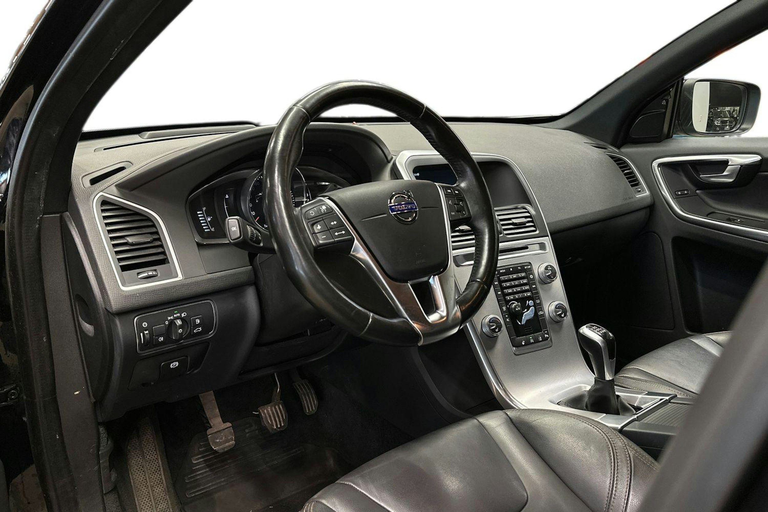 musta Volvo XC60 2016 kuva 7.