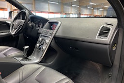 musta Volvo XC60 2016 kuva 13.