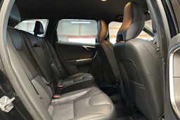 musta Volvo XC60 2016 kuva 15.
