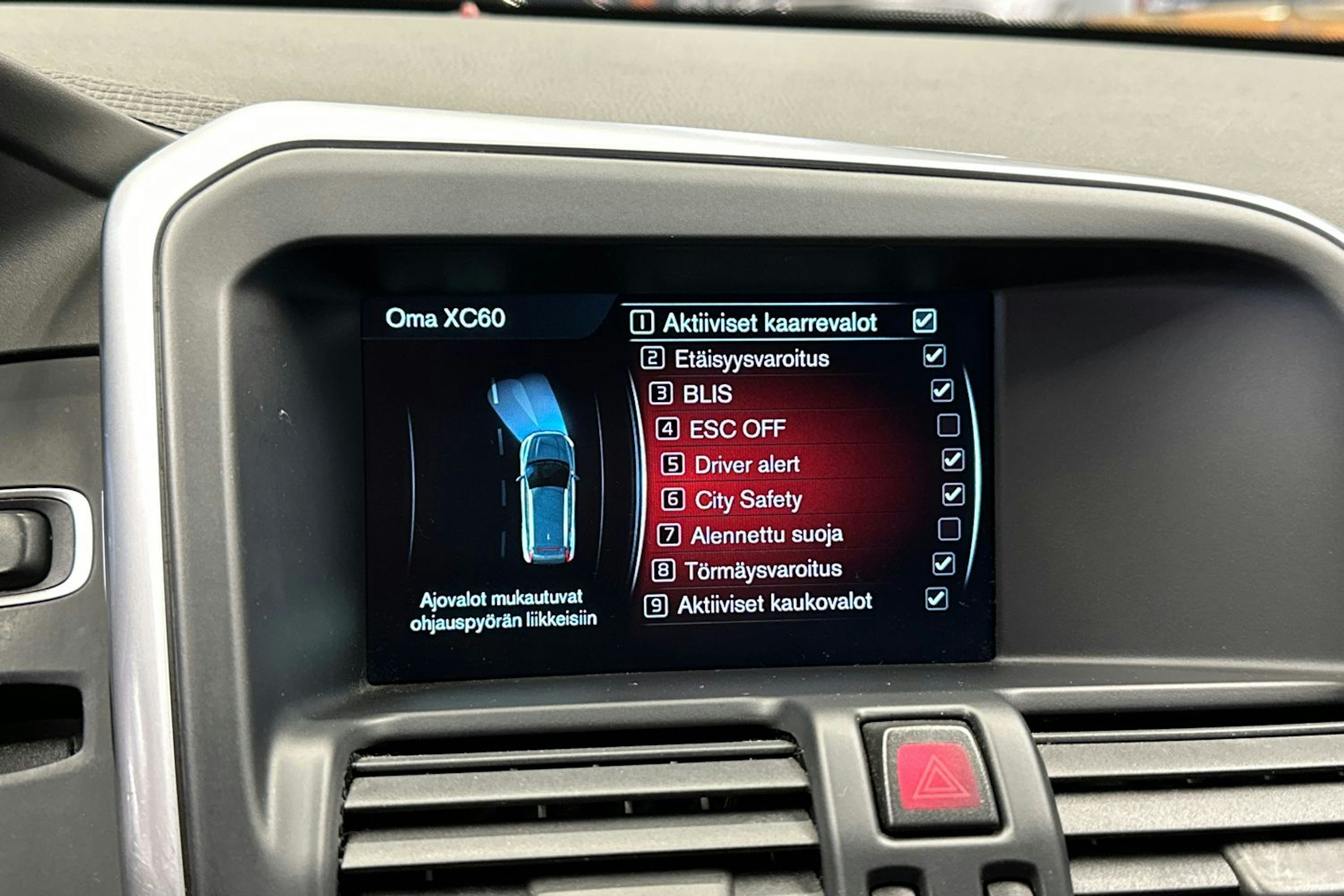 musta Volvo XC60 2016 kuva 20.