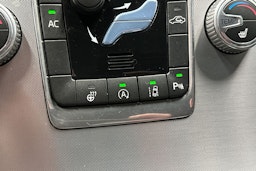 musta Volvo XC60 2016 kuva 23.