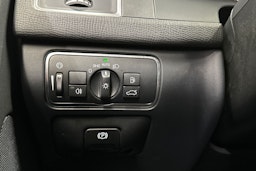 musta Volvo XC60 2016 kuva 28.