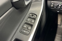musta Volvo XC60 2016 kuva 29.