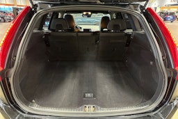 musta Volvo XC60 2016 kuva 31.