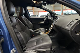 sininen Volvo XC60 2016 kuva 13.
