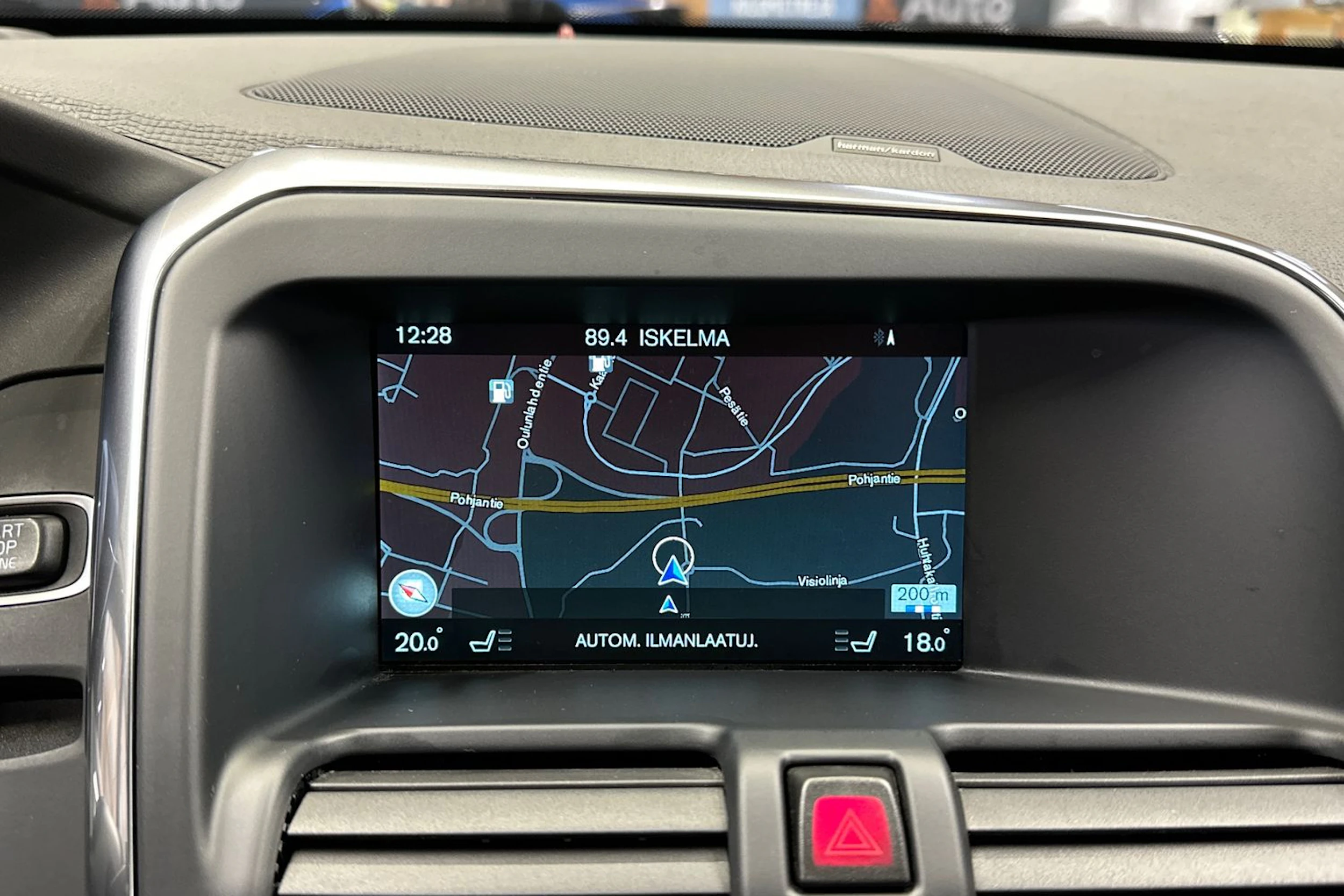 sininen Volvo XC60 2016 kuva 23.