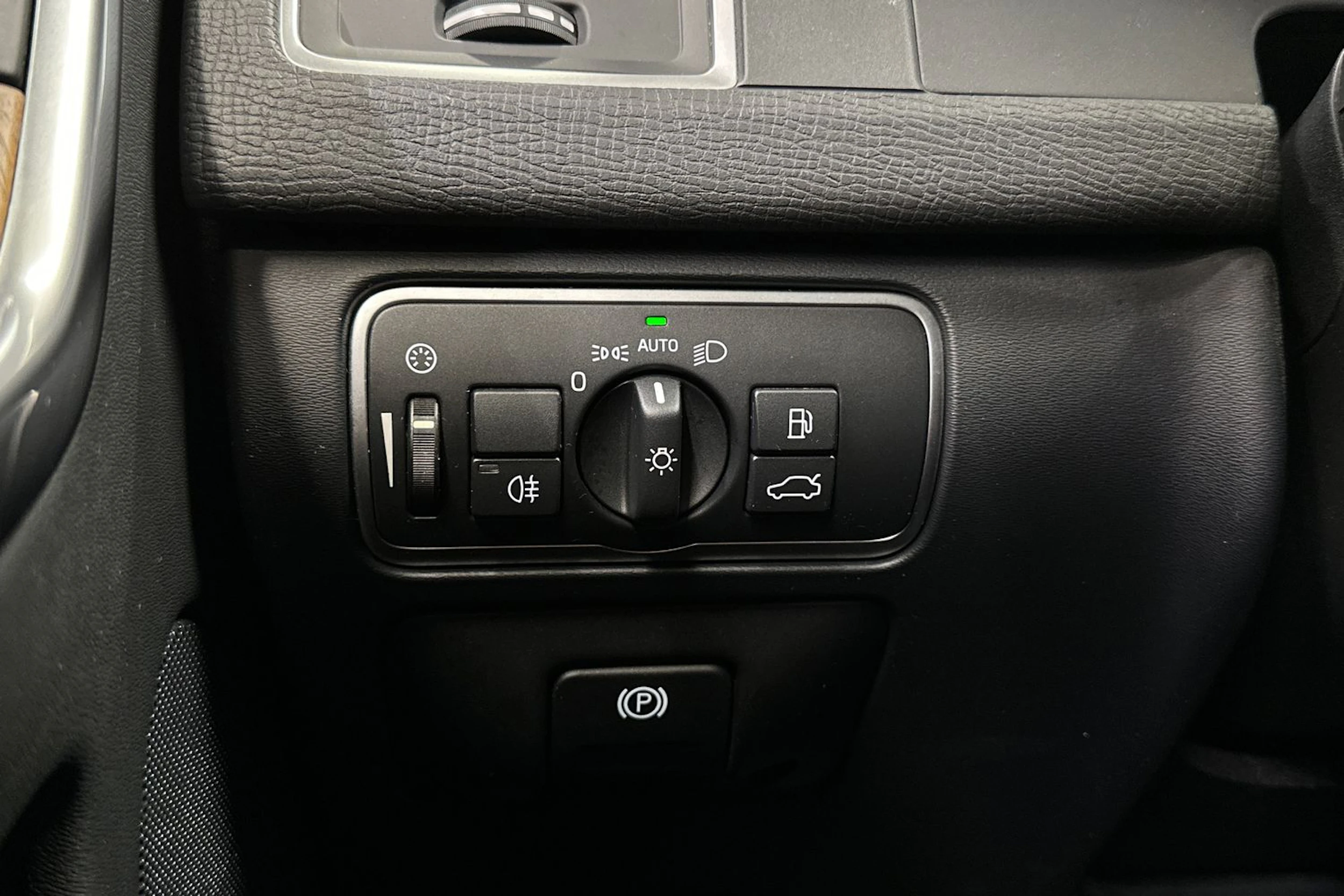 sininen Volvo XC60 2016 kuva 31.
