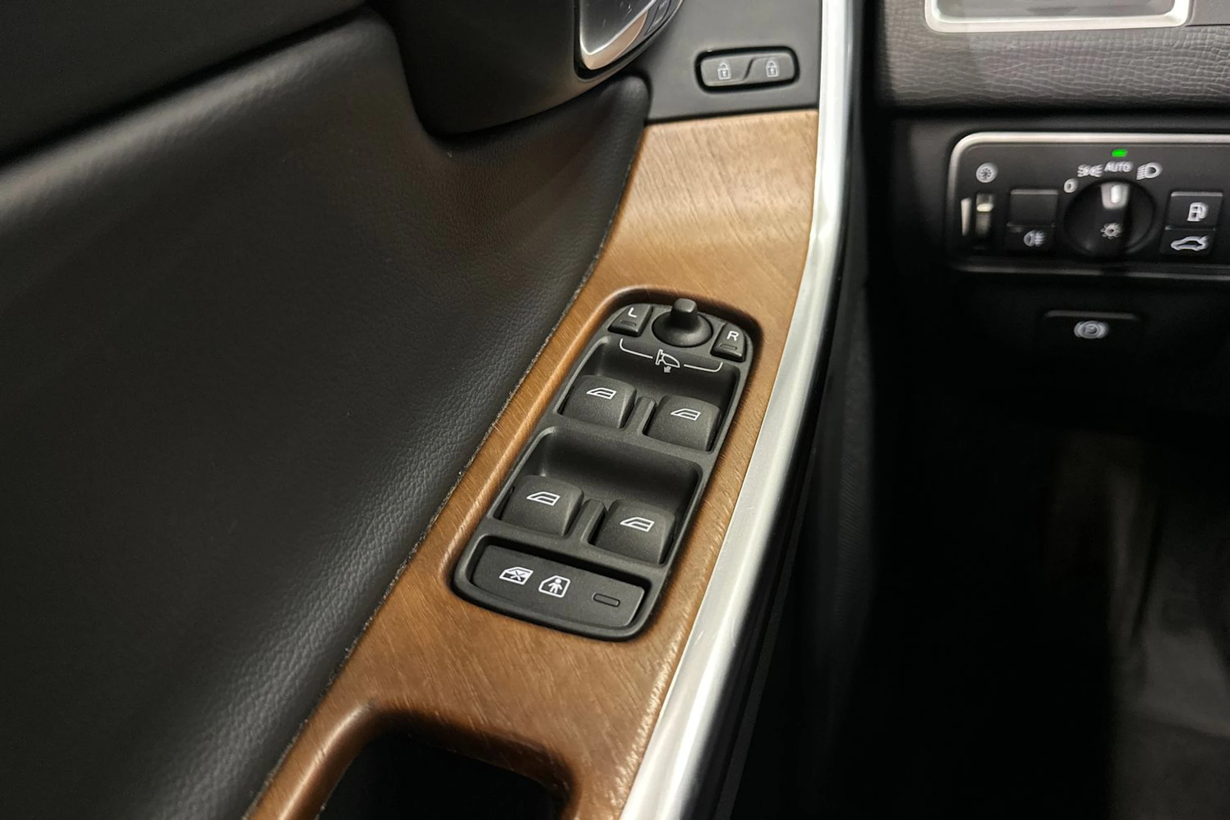 sininen Volvo XC60 2016 kuva 33.