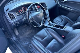 harmaa Volvo XC60 2016 kuva 3.