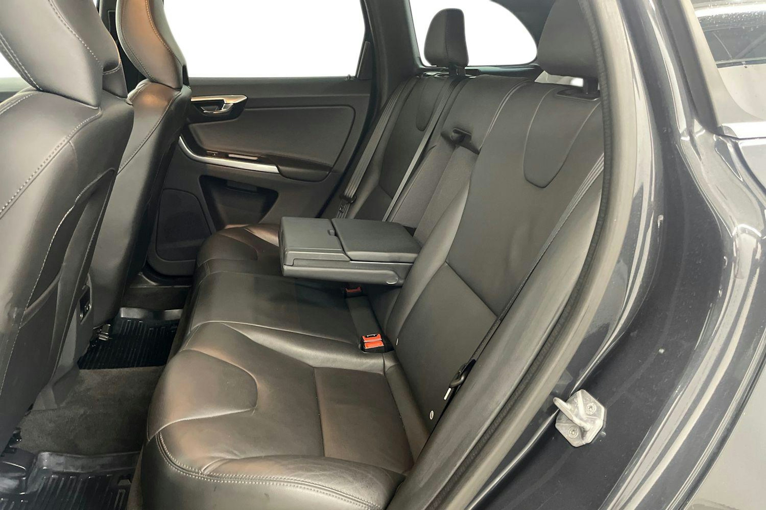 harmaa Volvo XC60 2016 kuva 10.