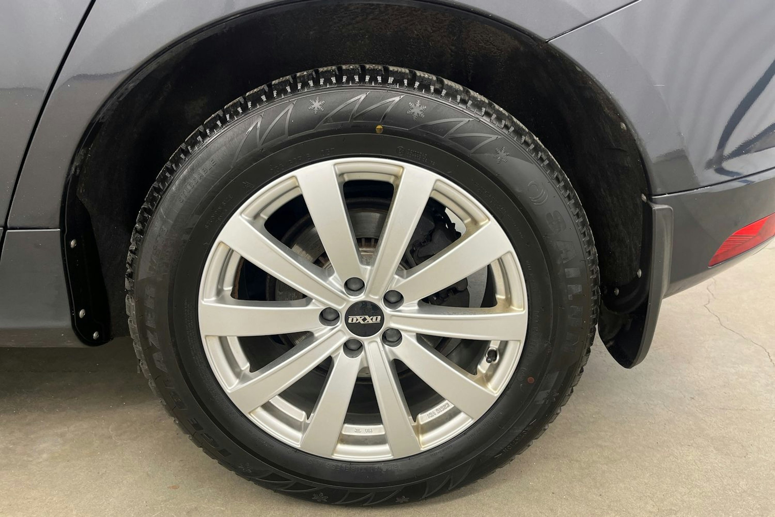 harmaa Volvo XC60 2016 kuva 11.