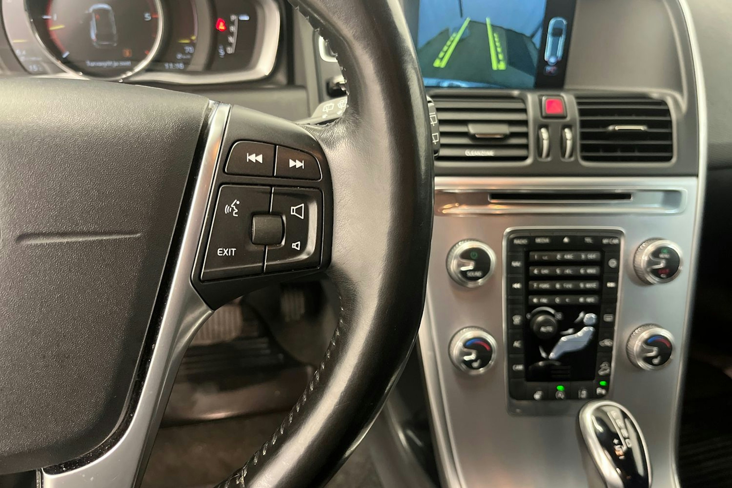 harmaa Volvo XC60 2016 kuva 17.