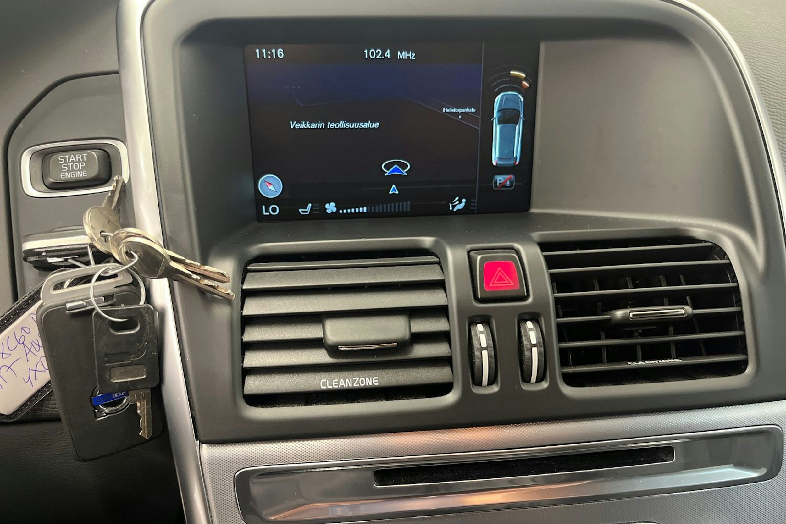 harmaa Volvo XC60 2016 kuva 18.