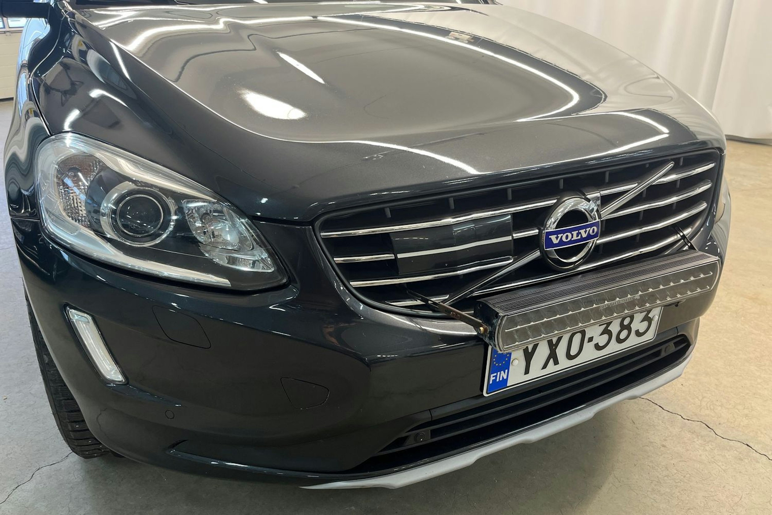 harmaa Volvo XC60 2016 kuva 22.