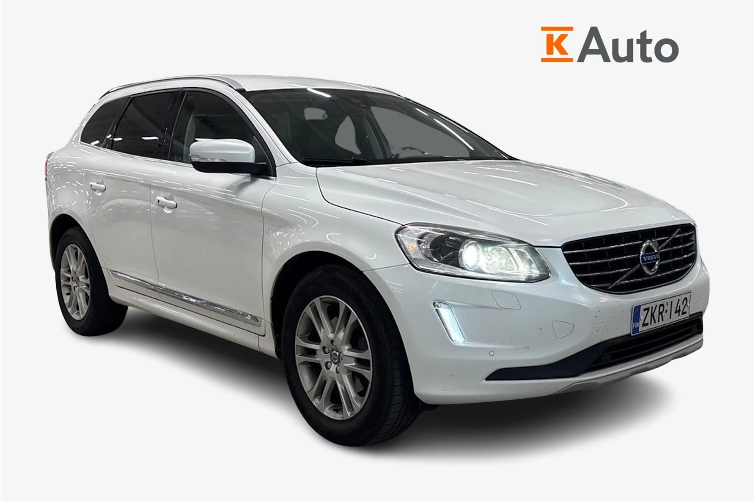 valkoinen Volvo XC60 2016 kuva 1.
