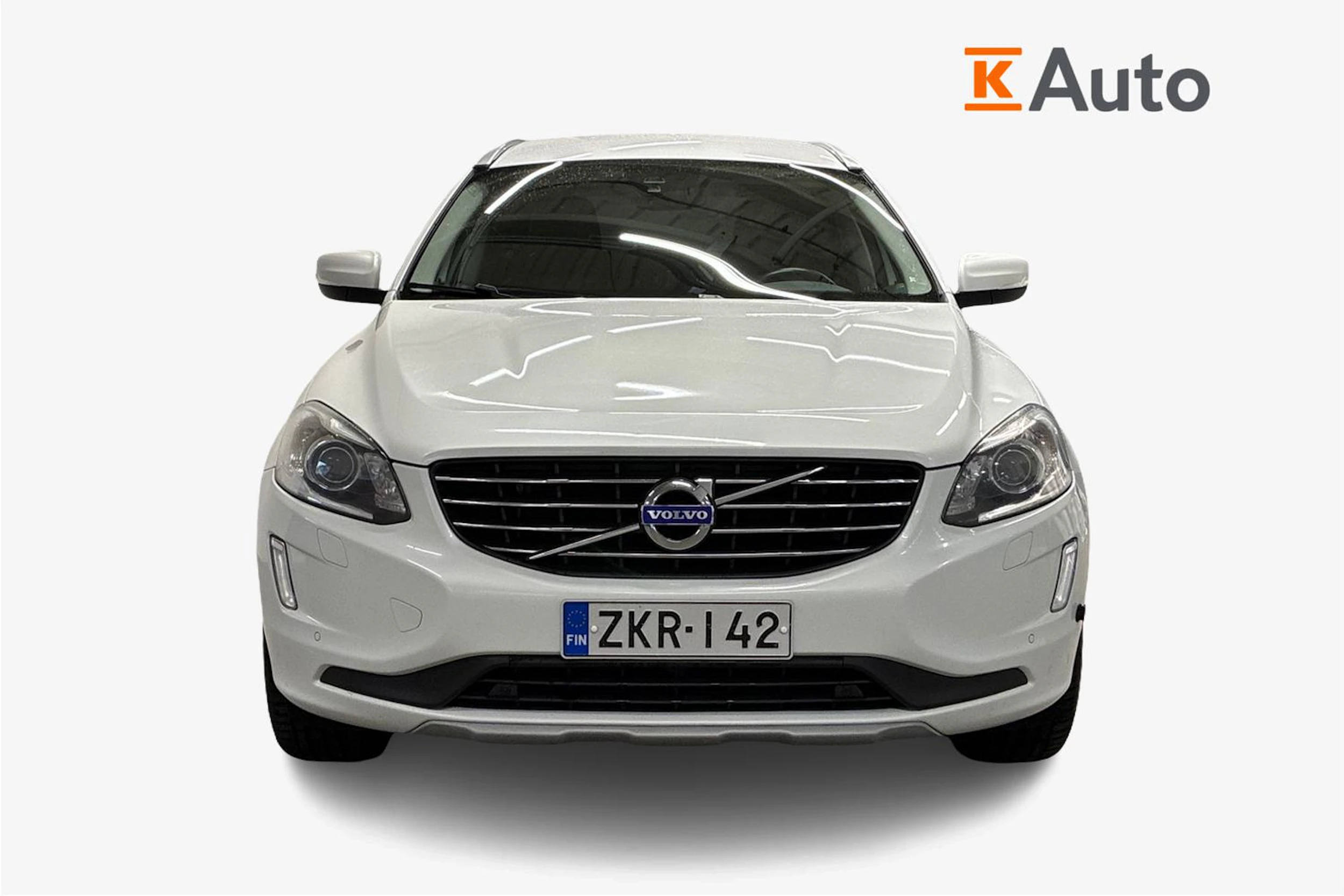 valkoinen Volvo XC60 2016 kuva 4.