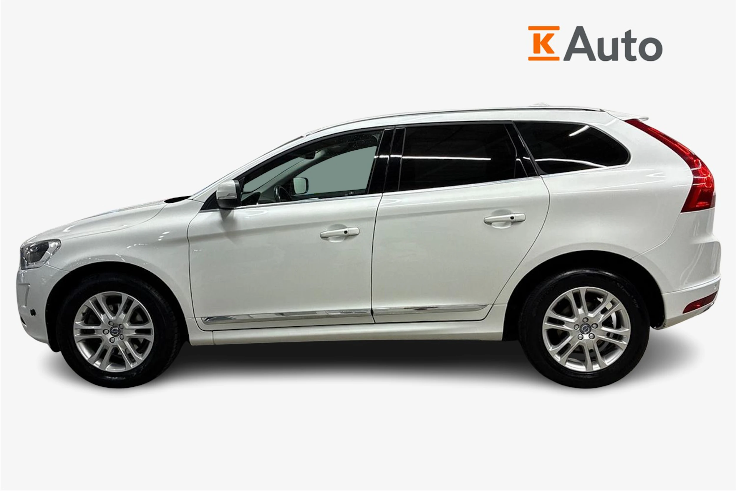 valkoinen Volvo XC60 2016 kuva 5.