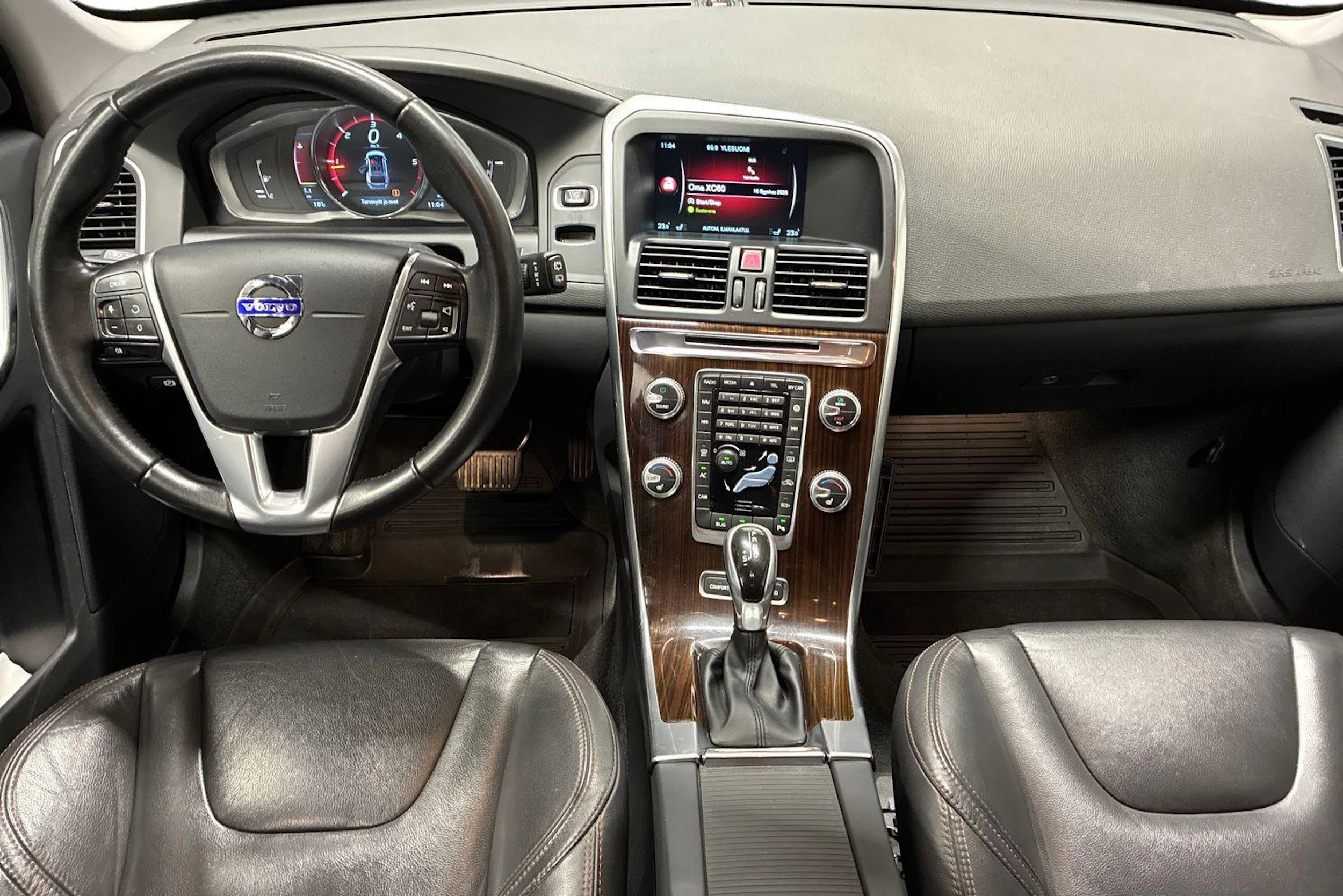 valkoinen Volvo XC60 2016 kuva 7.