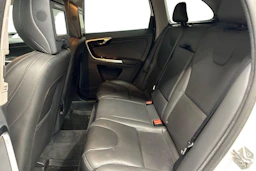 valkoinen Volvo XC60 2016 kuva 8.