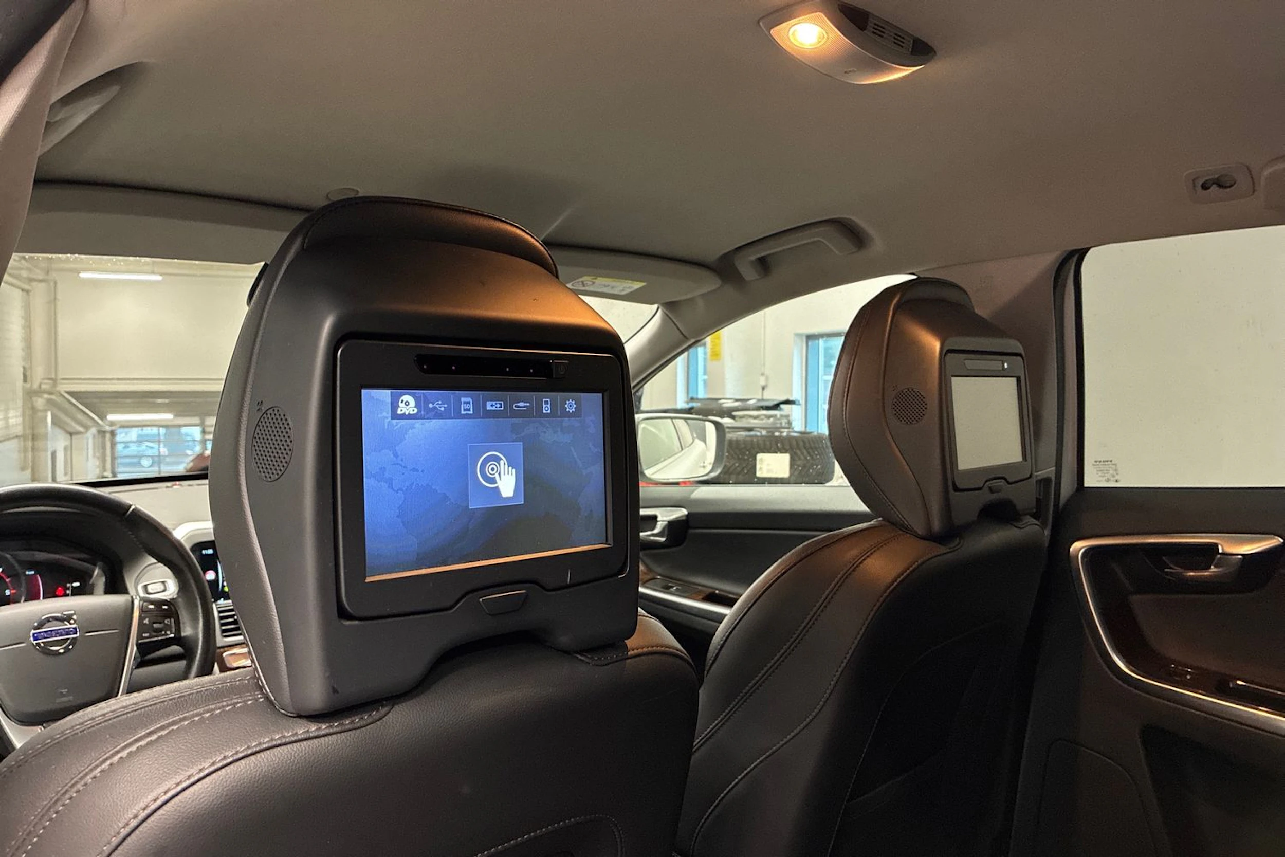 valkoinen Volvo XC60 2016 kuva 11.