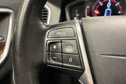 valkoinen Volvo XC60 2016 kuva 14.