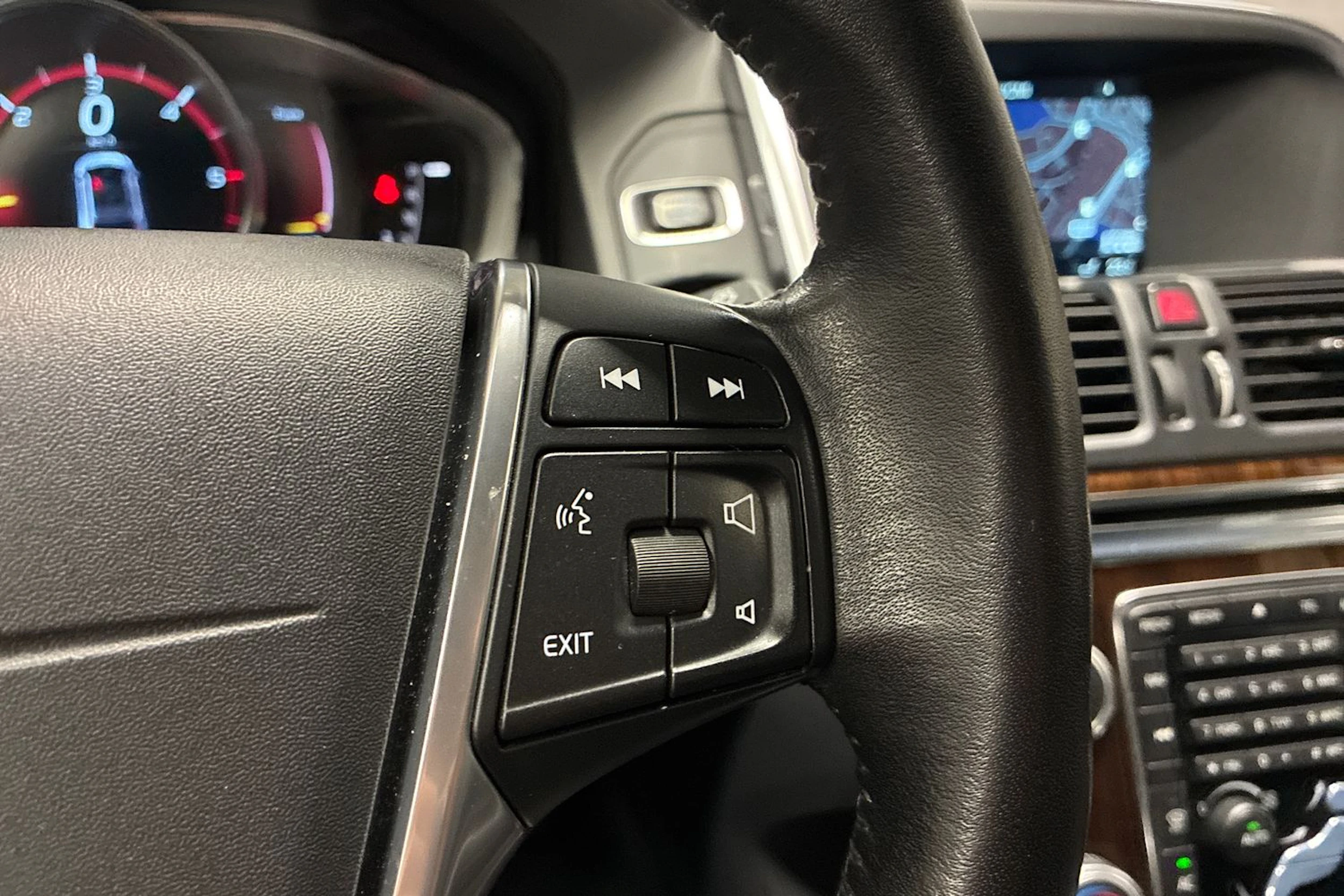 valkoinen Volvo XC60 2016 kuva 15.