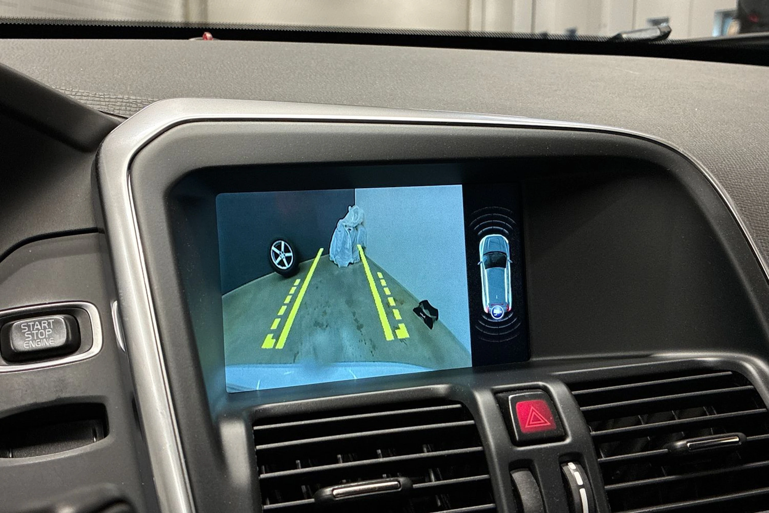 valkoinen Volvo XC60 2016 kuva 20.