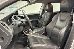 valkoinen Volvo XC60 2016 kuva 23.