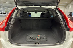 valkoinen Volvo XC60 2016 kuva 25.