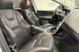 valkoinen Volvo XC60 2016 kuva 28.